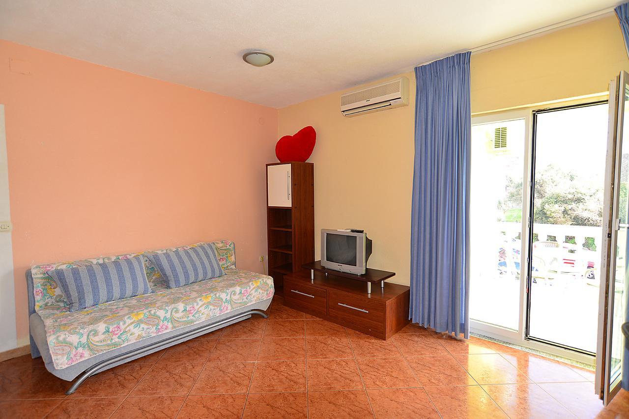 Apartments Milica 56 Pula Exterior photo