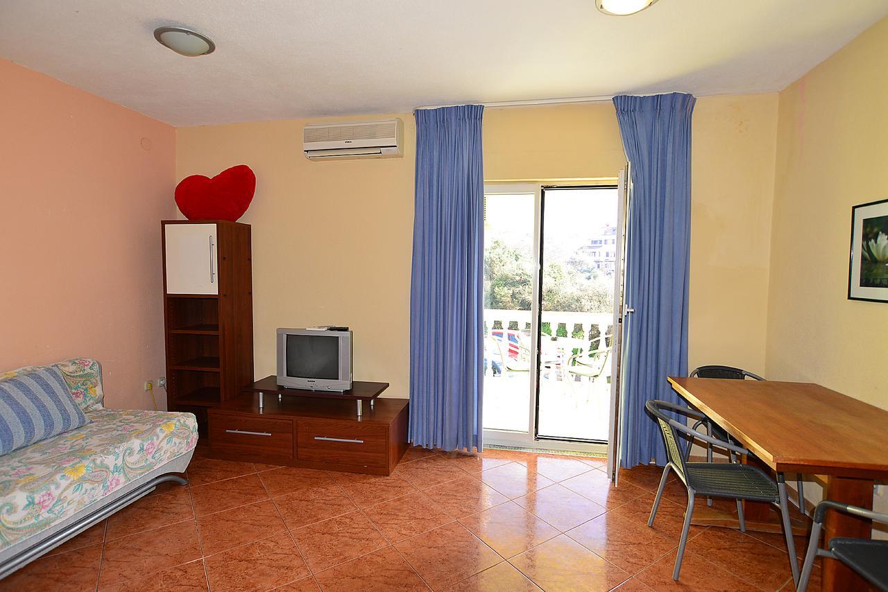 Apartments Milica 56 Pula Exterior photo