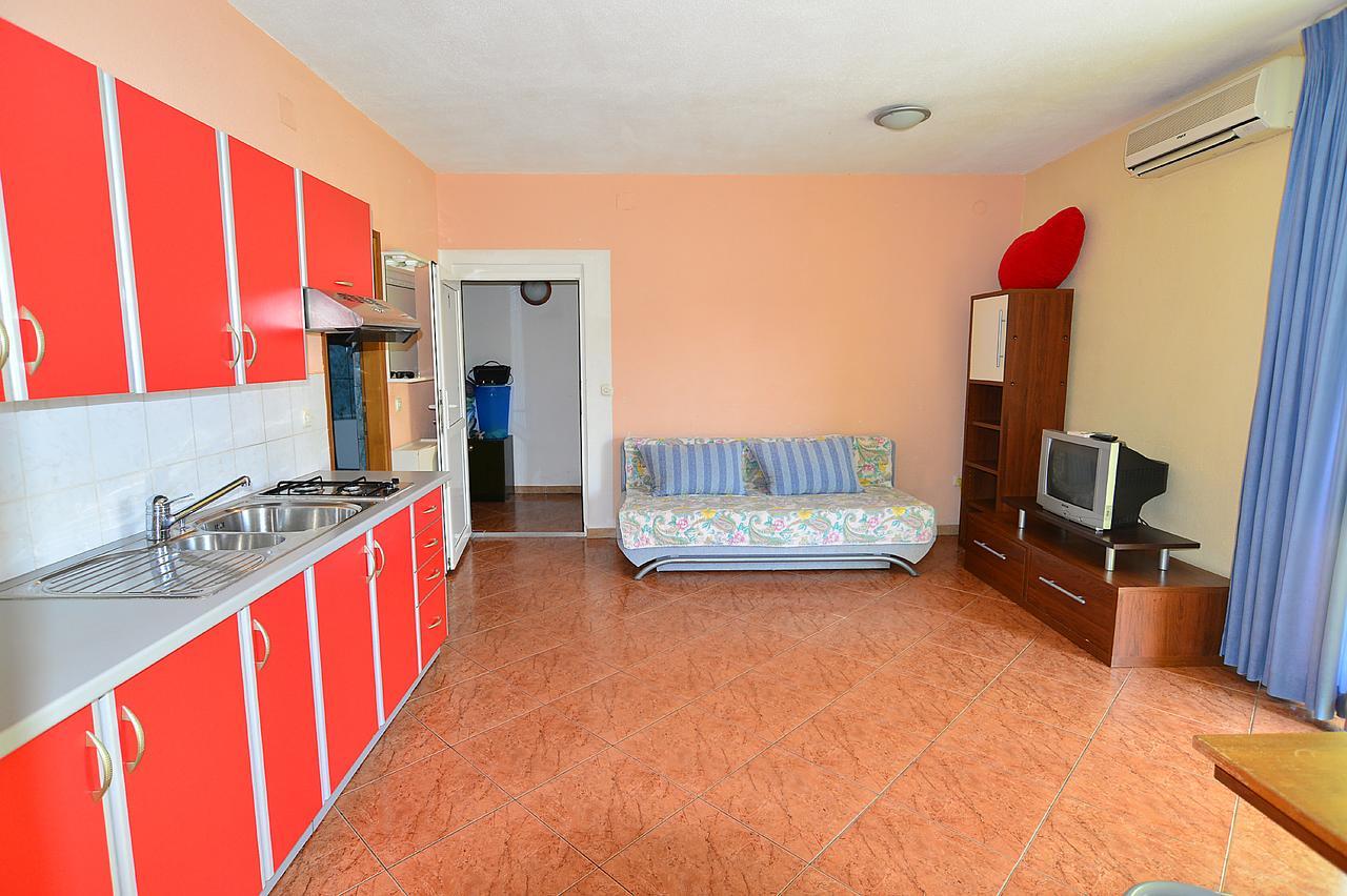 Apartments Milica 56 Pula Exterior photo