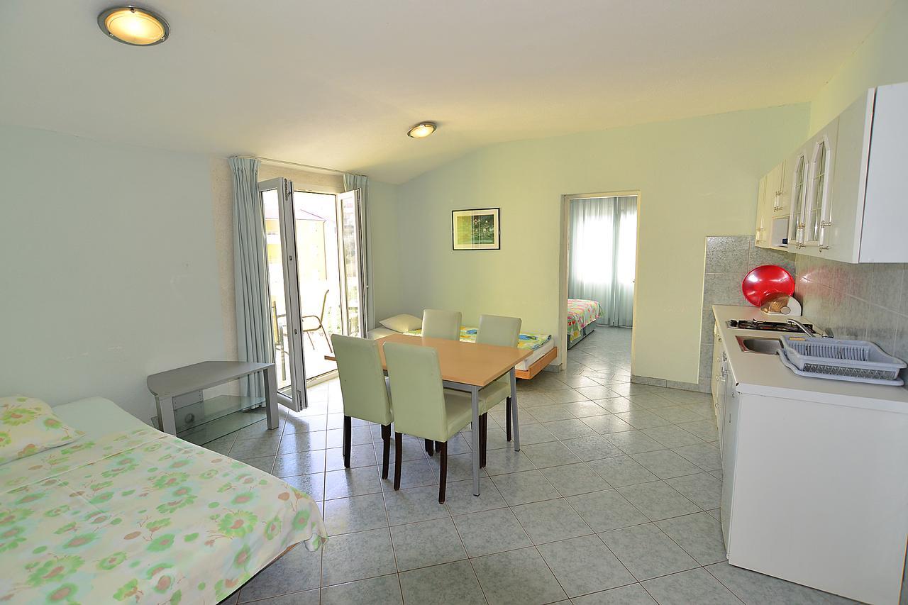 Apartments Milica 56 Pula Exterior photo