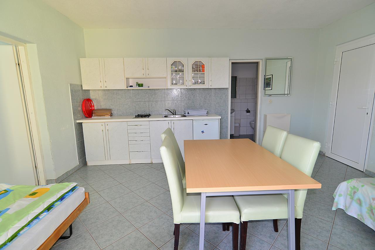 Apartments Milica 56 Pula Exterior photo